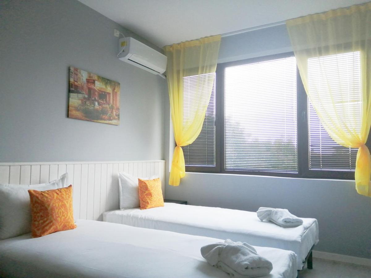 La Piazza Hotel ชูเมน ภายนอก รูปภาพ