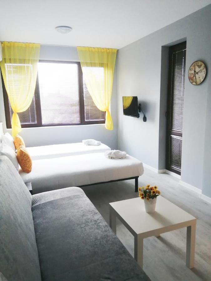 La Piazza Hotel ชูเมน ภายนอก รูปภาพ