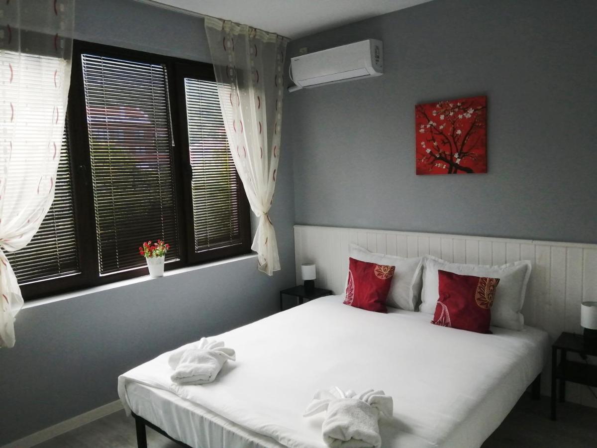 La Piazza Hotel ชูเมน ภายนอก รูปภาพ
