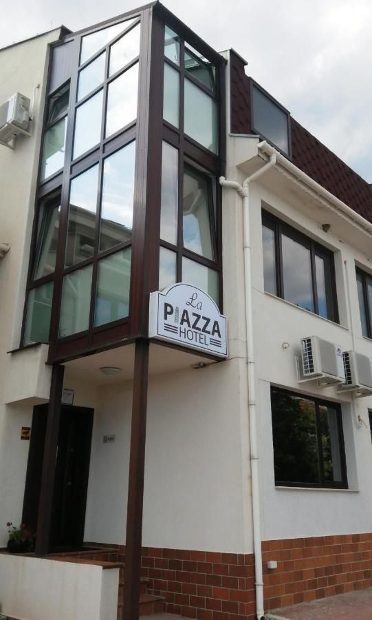 La Piazza Hotel ชูเมน ภายนอก รูปภาพ